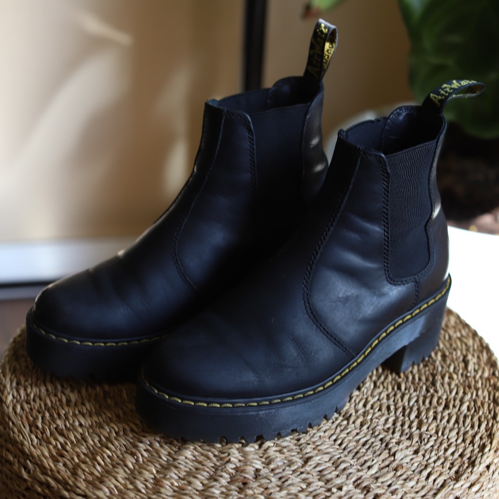 Dr. Martens 2976 Chelsea Boots